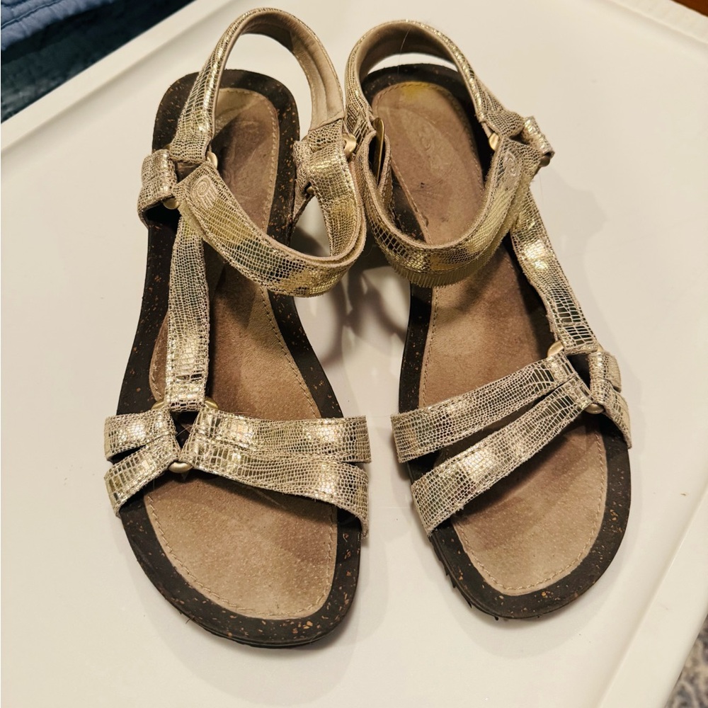 Women’s Teva dress sandal, size 10 leather upper silver with slight gold tone